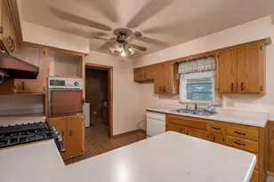 395 W Minnesota St, Le Center, MN 56057 - Photo 11