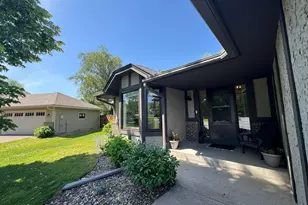 5551 Brickstone Ct, Shoreview, MN 55126 - Photo 3