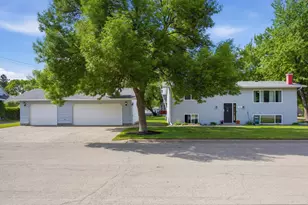 304 6th Ave SE, Barnesville, MN 56514 - Photo 1