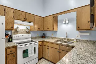 7654 12th St N, Oakdale, MN 55128 - Photo 13