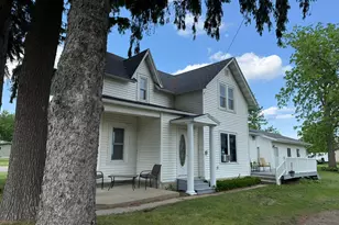 245 5th Ave NE, Blooming Prairie, MN 55917 - Photo 3