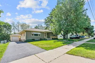 845 Spencer St S, Shakopee, MN 55379 - Photo 3