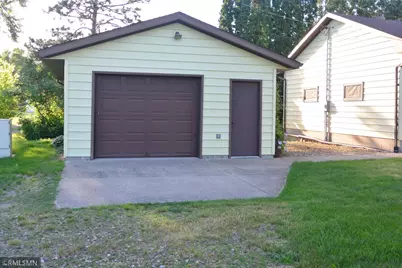 1110 McLeod Avenue N, Glencoe, MN 55336 - Photo 3
