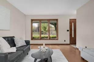 131 Windsor Ct, New Brighton, MN 55112 - Photo 3