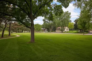 131 Windsor Ct, New Brighton, MN 55112 - Photo 21