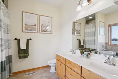 29411 Morningside Court, Lindstrom, MN 55045 - Photo 19