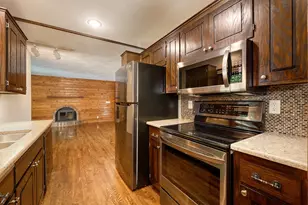 8104 Dakota Ln, Chanhassen, MN 55317 - Photo 7