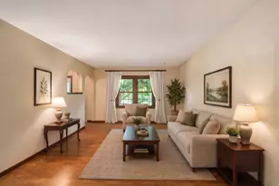 8104 Dakota Ln, Chanhassen, MN 55317 - Photo 3
