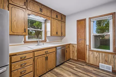 213 Queen Avenue NW, Silver Lake, MN 55381 - Photo 5