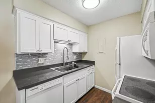 2720 Dale St N, Roseville, MN 55113 - Photo 3