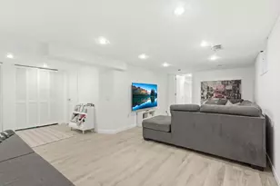 10348 Upton Ave S, Bloomington, MN 55431 - Photo 15