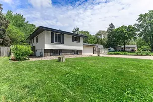 2515 Hillview Rd, Mounds View, MN 55112 - Photo 3