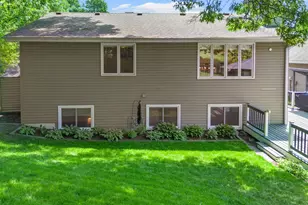 899 Park Knoll Dr, Eagan, MN 55123 - Photo 31