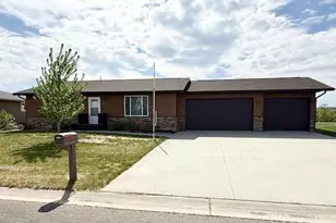 822 9th Ave SW, Perham, MN 56573 - Photo 1