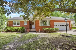 216 8th Ave SE, Waseca, MN 56093 - Photo 1