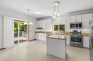 17432 Tessmer Ct, Eden Prairie, MN 55347 - Photo 3