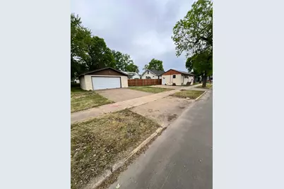 2401 7th Avenue E, Hibbing, MN 55746 - Photo 11