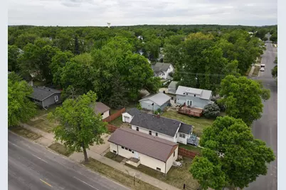 2401 7th Avenue E, Hibbing, MN 55746 - Photo 9