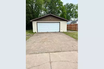 2401 7th Avenue E, Hibbing, MN 55746 - Photo 5