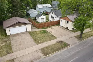 2401 7th Ave E, Hibbing, MN 55746 - Photo 7