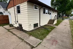 2401 7th Ave E, Hibbing, MN 55746 - Photo 3