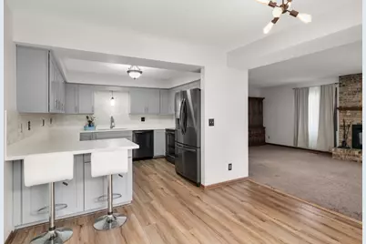 7111 Robinwood Bay, Woodbury, MN 55125 - Photo 11