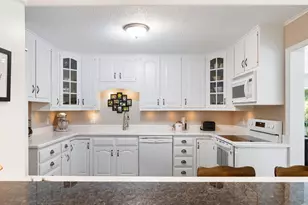 7250 Lewis Ridge Pkwy, Edina, MN 55439 - Photo 7
