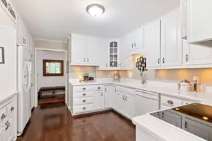 7250 Lewis Ridge Pkwy, Edina, MN 55439 - Photo 9