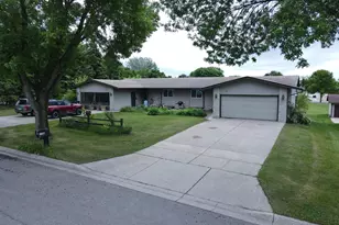 1710 N Park St, Fergus Falls, MN 56537 - Photo 1