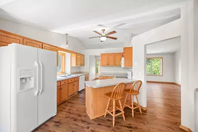 488 Thomas Avenue, Shakopee, MN 55379 - Photo 3