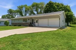 122 Martin St E, Lewisville, MN 56060 - Photo 3