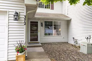 372 Gironde Ct, Woodbury, MN 55125 - Photo 3