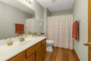 372 Gironde Ct, Woodbury, MN 55125 - Photo 23