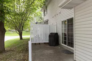 372 Gironde Ct, Woodbury, MN 55125 - Photo 27