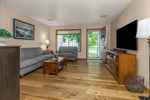 372 Gironde Ct, Woodbury, MN 55125 - Photo 7