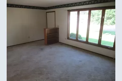 513 S Elizabeth Avenue, Hills, MN 56138 - Photo 7