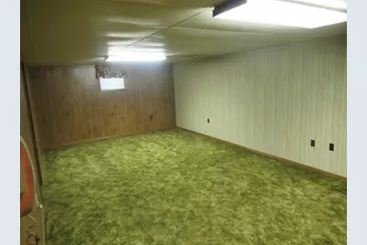 513 S Elizabeth Avenue, Hills, MN 56138 - Photo 13