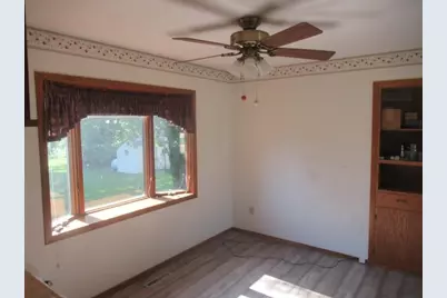 513 S Elizabeth Avenue, Hills, MN 56138 - Photo 19