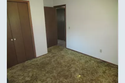 513 S Elizabeth Avenue, Hills, MN 56138 - Photo 11