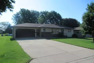 513 S Elizabeth Ave, Hills, MN 56138 - Photo 1