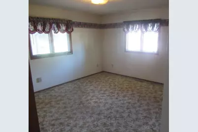 513 S Elizabeth Avenue, Hills, MN 56138 - Photo 9