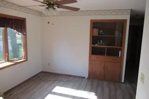 513 S Elizabeth Ave, Hills, MN 56138 - Photo 5