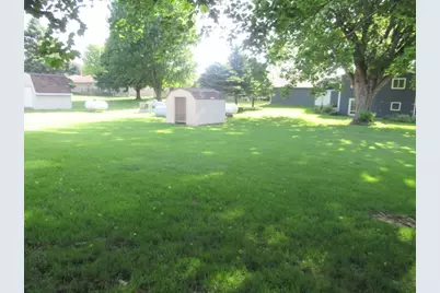 513 S Elizabeth Avenue, Hills, MN 56138 - Photo 3