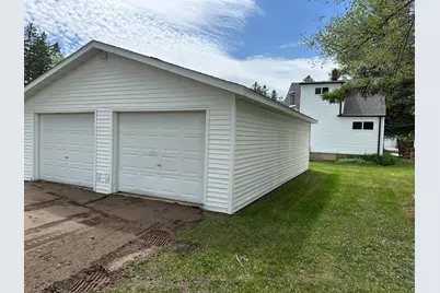 922 Tindolph Avenue S, Thief River Falls, MN 56701 - Photo 11