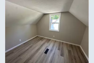 922 Tindolph Avenue S, Thief River Falls, MN 56701 - Photo 7