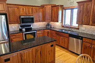 1646 Cherry St E, Mazeppa, MN 55956 - Photo 9