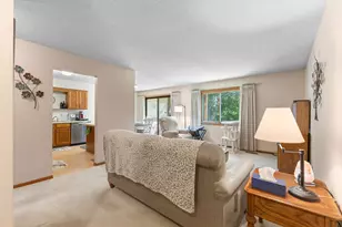 975 Heritage Ct E, Vadnais Heights, MN 55127 - Photo 5