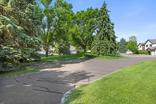 975 Heritage Ct E, Vadnais Heights, MN 55127 - Photo 29