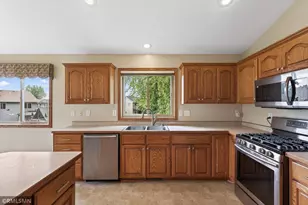 346 E Century St, Belle Plaine, MN 56011 - Photo 13