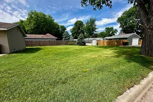415 N 6th St, Marshall, MN 56258 - Photo 9